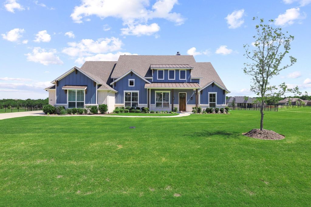 180 Waterview Drive, Gunter, TX 75058