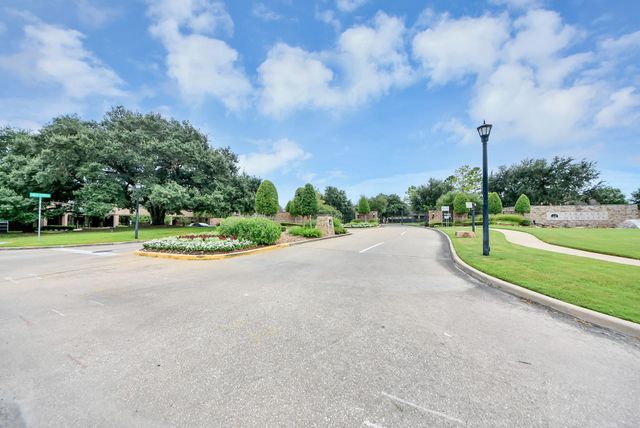 1251 Glenwood Canyon Lane, Houston, TX 77077