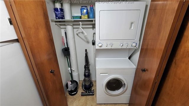 2106 Kanawha Boulevard E 727, Charleston, WV 25311