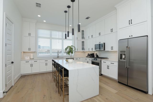 5704 Fairdale Lane B, Houston, TX 77057