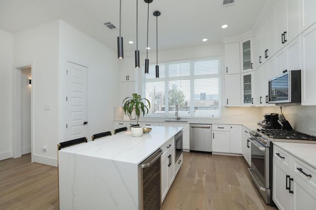 5704 Fairdale Lane B, Houston, TX 77057