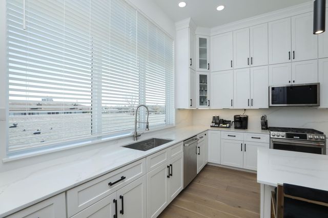 5704 Fairdale Lane B, Houston, TX 77057