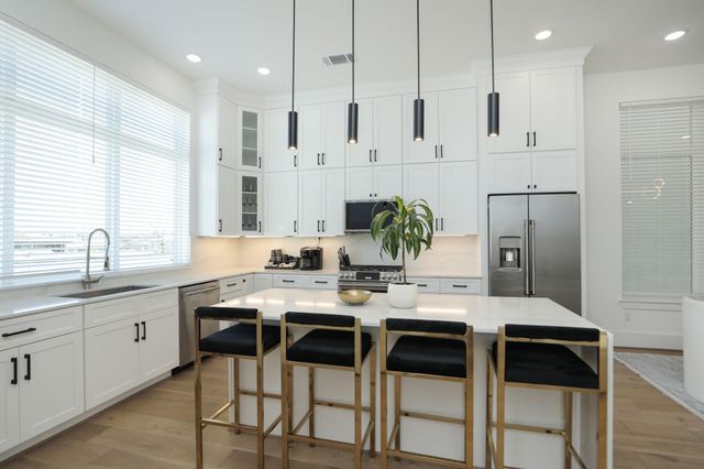 5704 Fairdale Lane B, Houston, TX 77057