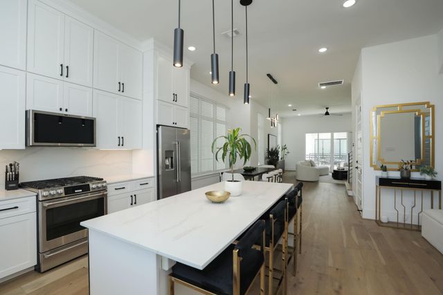 5704 Fairdale Lane B, Houston, TX 77057