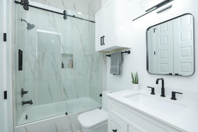 5704 Fairdale Lane B, Houston, TX 77057