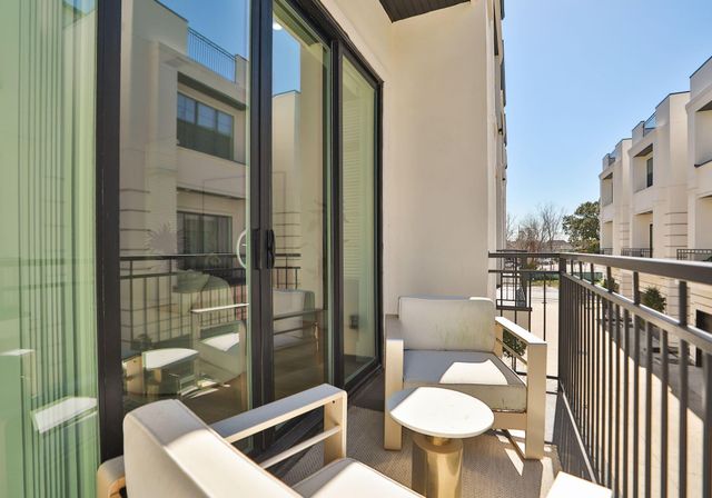 5704 Fairdale Lane B, Houston, TX 77057