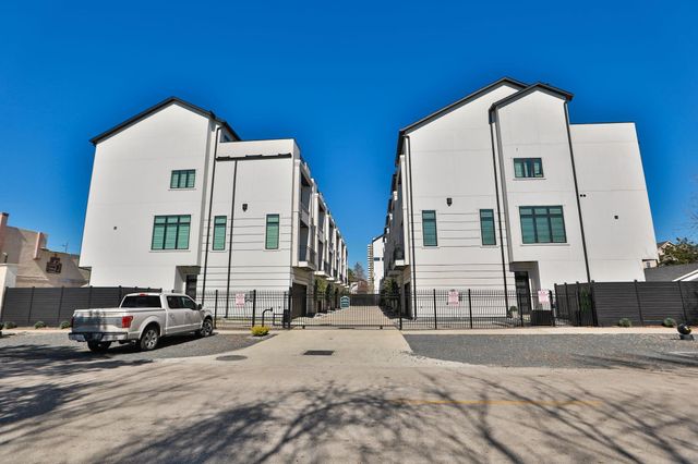 5704 Fairdale Lane B, Houston, TX 77057