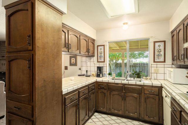 25526 Whitworth Drive N, Madera, CA 93638