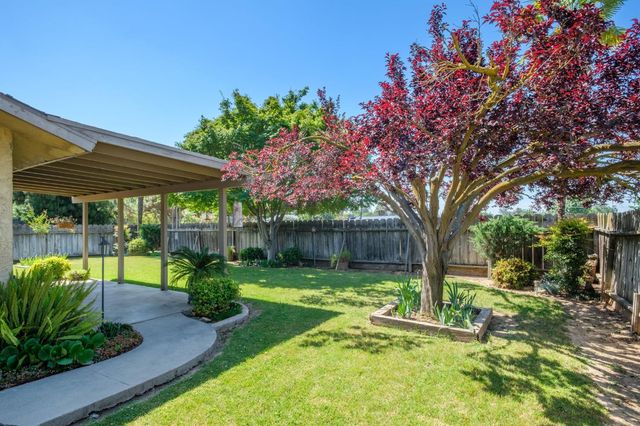 25526 Whitworth Drive N, Madera, CA 93638
