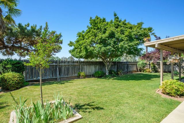 25526 Whitworth Drive N, Madera, CA 93638