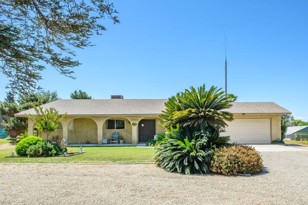 25526 Whitworth Drive N, Madera, CA 93638
