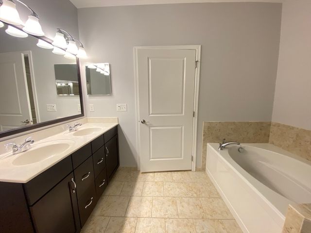 107 Corning Fairbanks Way 153, Westborough, MA 01581