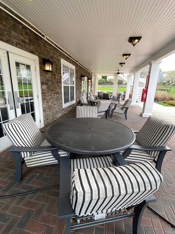 107 Corning Fairbanks Way 153, Westborough, MA 01581