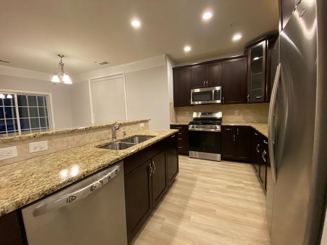 107 Corning Fairbanks Way 153, Westborough, MA 01581