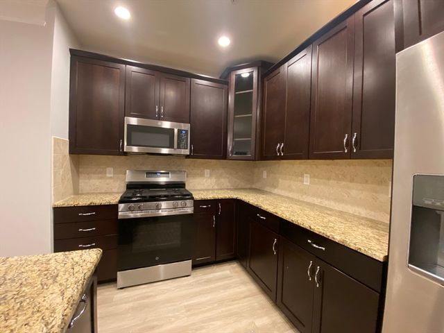 107 Corning Fairbanks Way 153, Westborough, MA 01581