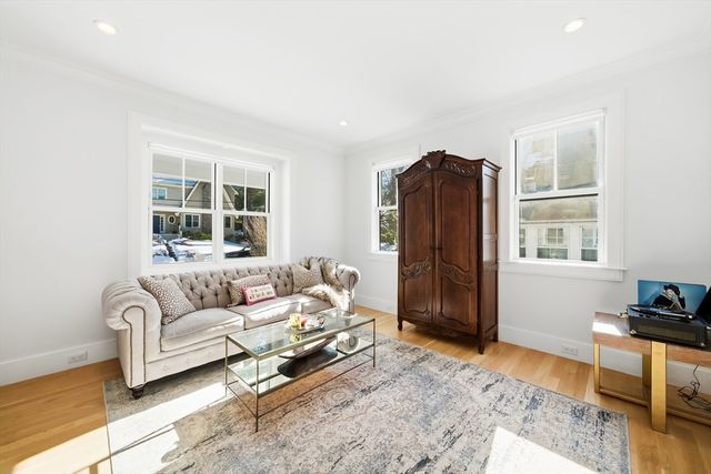 115 Oxford Rd, Newton, MA 02459