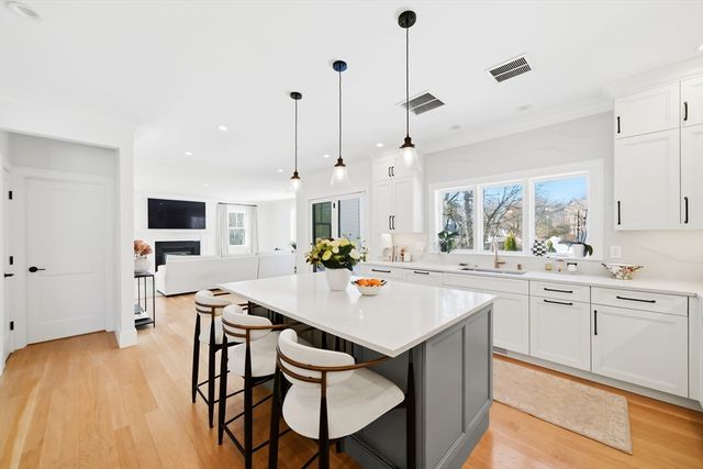 115 Oxford Rd, Newton, MA 02459