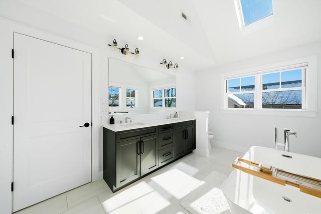 115 Oxford Rd, Newton, MA 02459