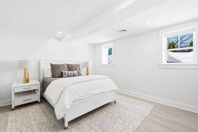 115 Oxford Rd, Newton, MA 02459