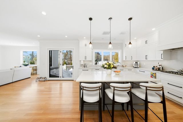 115 Oxford Rd, Newton, MA 02459