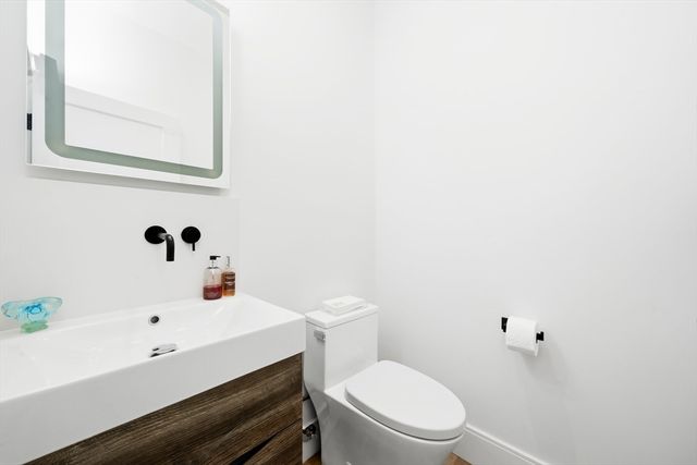 115 Oxford Rd, Newton, MA 02459