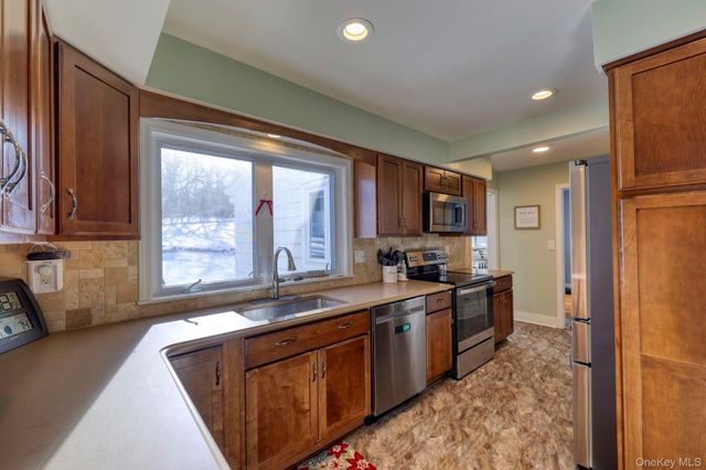 210 Overlook Road, Poughkeepsie, NY 12603