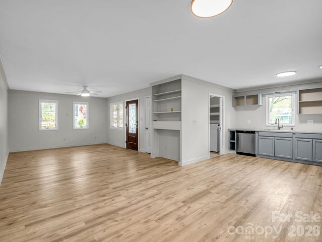 605 Rhododendron Avenue, Black Mountain, NC 28711