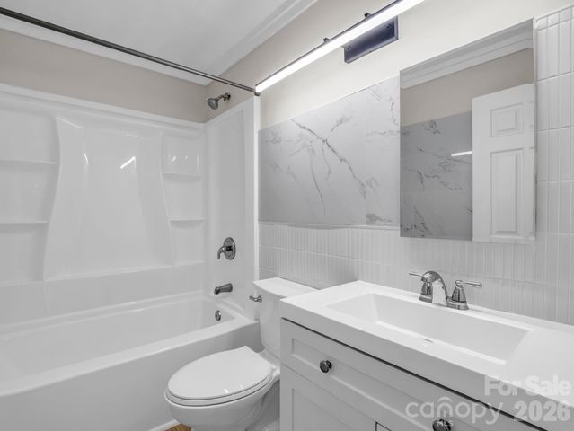 605 Rhododendron Avenue, Black Mountain, NC 28711