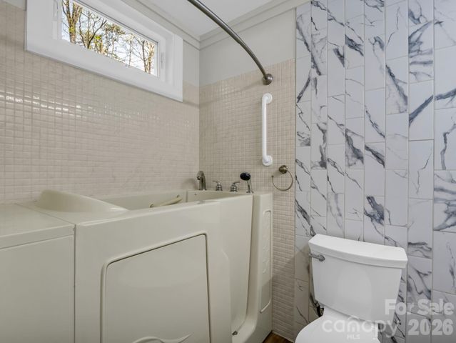 605 Rhododendron Avenue, Black Mountain, NC 28711