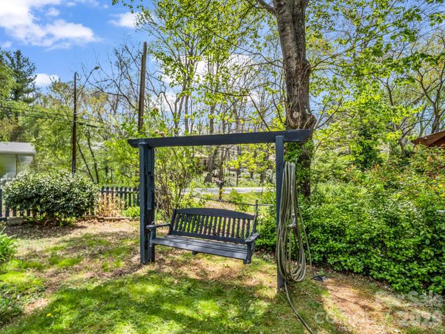 605 Rhododendron Avenue, Black Mountain, NC 28711