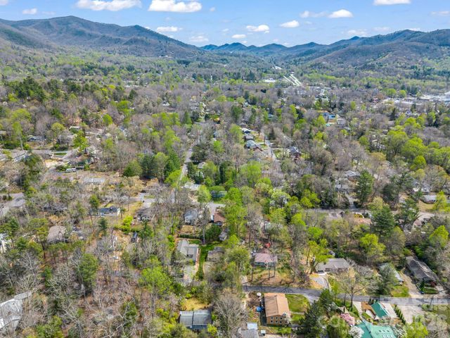 605 Rhododendron Avenue, Black Mountain, NC 28711