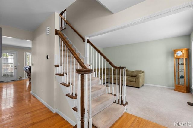 2806 Buckfield Court, Oakville, MO 63129