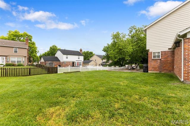 2806 Buckfield Court, Oakville, MO 63129