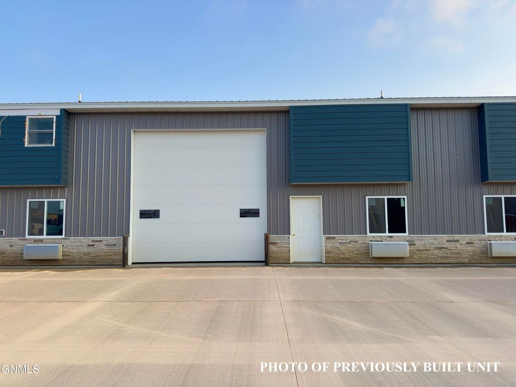 3232 Airway Avenue, Bismarck, ND 58504 photo 2