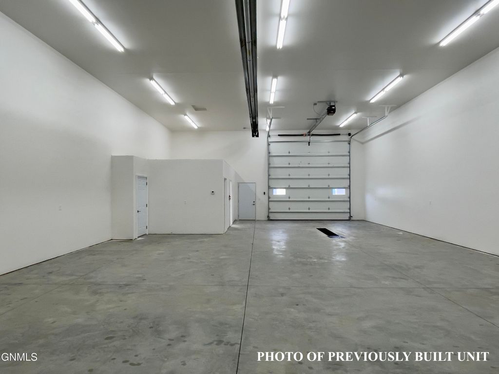 3232 Airway Avenue, Bismarck, ND 58504 photo 3