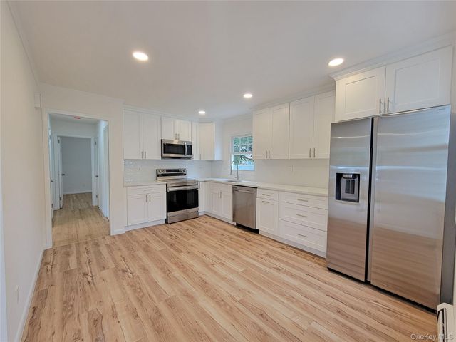 392 3rd Avenue, Bayport, NY 11705