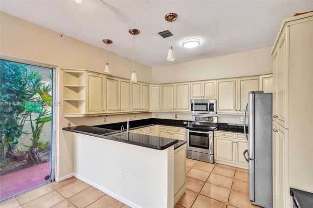 15651 NW 14th Ct, Pembroke Pines, FL 33028