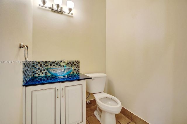 15651 NW 14th Ct, Pembroke Pines, FL 33028