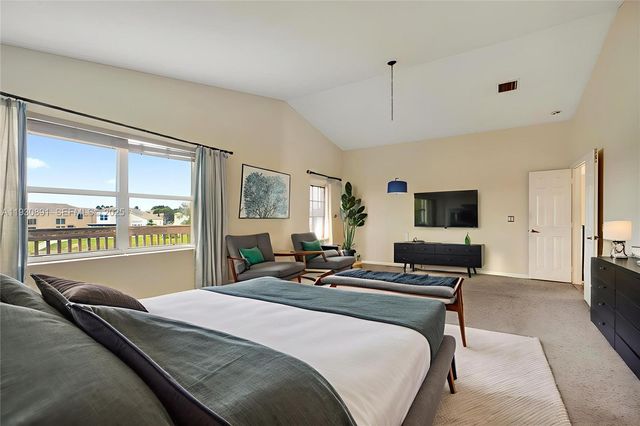 15651 NW 14th Ct, Pembroke Pines, FL 33028