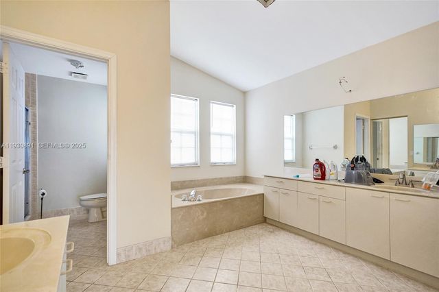 15651 NW 14th Ct, Pembroke Pines, FL 33028