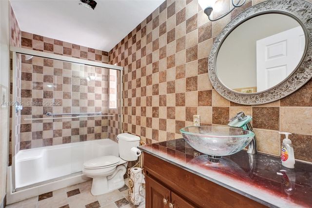 15651 NW 14th Ct, Pembroke Pines, FL 33028