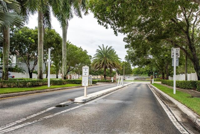 15651 NW 14th Ct, Pembroke Pines, FL 33028