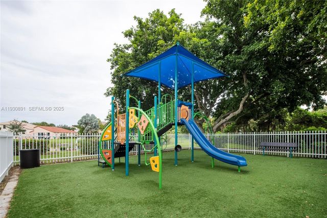 15651 NW 14th Ct, Pembroke Pines, FL 33028