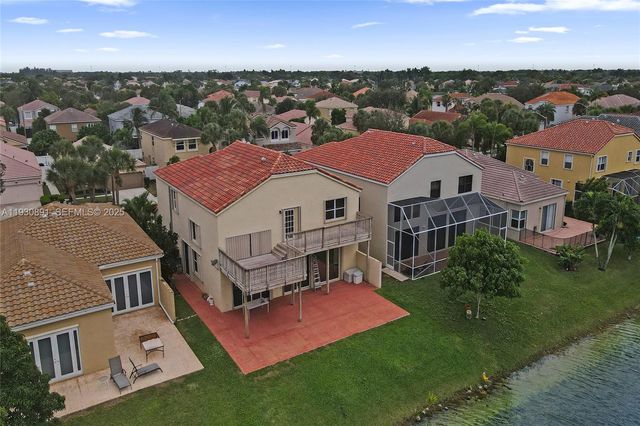 15651 NW 14th Ct, Pembroke Pines, FL 33028