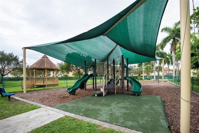 15651 NW 14th Ct, Pembroke Pines, FL 33028