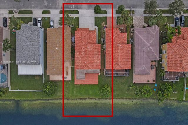 15651 NW 14th Ct, Pembroke Pines, FL 33028