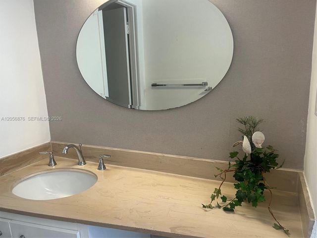 300 Bayview Dr 207, Sunny Isles Beach, FL 33160