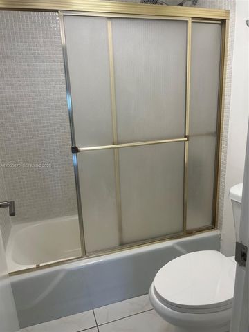 300 Bayview Dr 207, Sunny Isles Beach, FL 33160