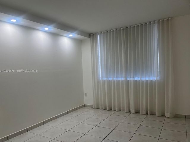 300 Bayview Dr 207, Sunny Isles Beach, FL 33160