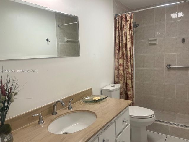 300 Bayview Dr 207, Sunny Isles Beach, FL 33160